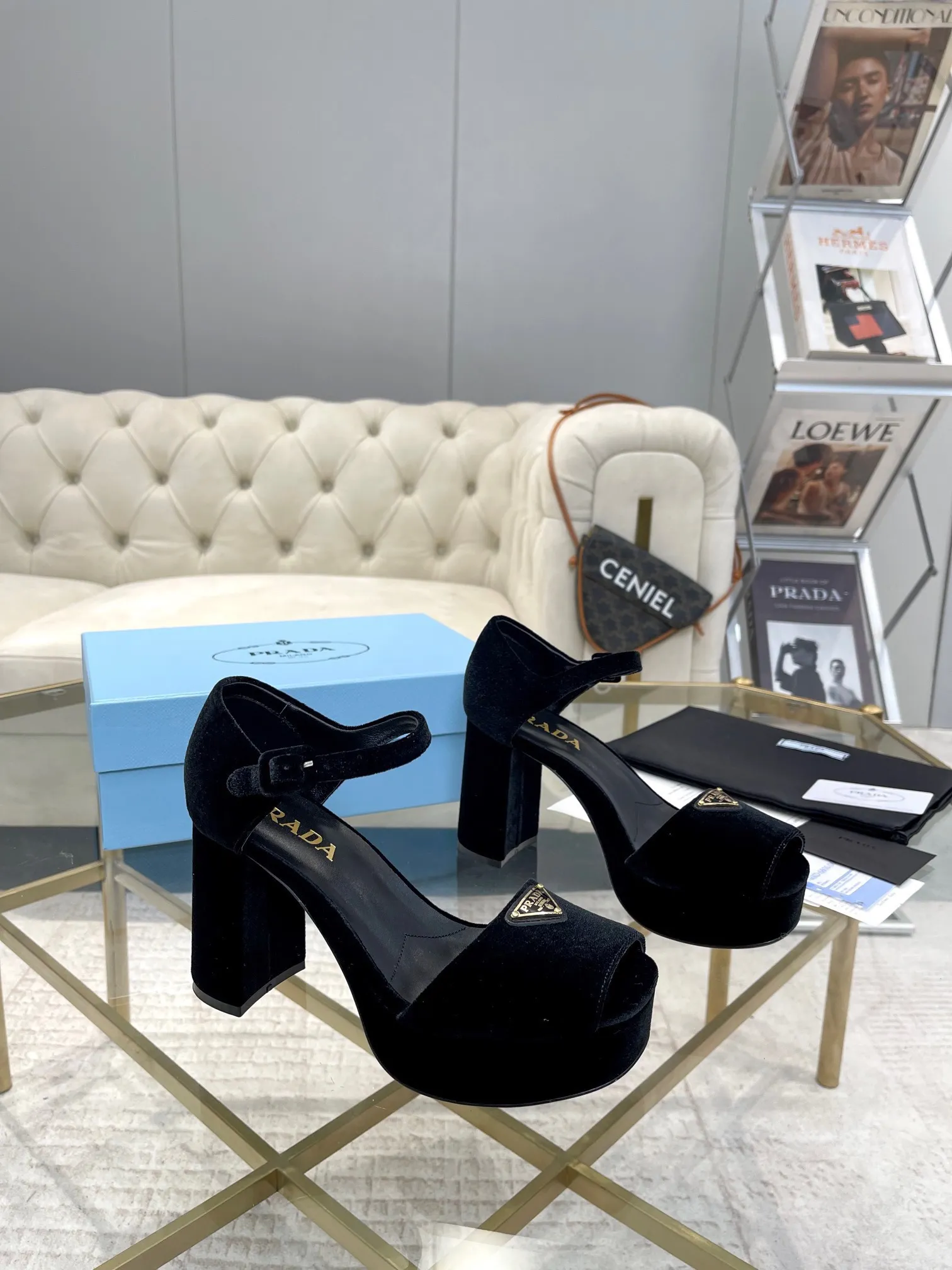 👟👟Ex-factory price 600👟👟 (imitation leather bottom-20) New arrival 👉Ready stock👈Remove the original board and make a 1:1 replica‼ ️The highest version ✅2024Prada early spring catwalk hot style 😘Latest spring style Thick heel square toe water platform series (genuine leather outsole) (simulated leather sole) A must-have for goddesses, super beautiful on the feet 👉The upper is made of imported original velvet, soft and textured, lining + foot pads, imported sheepskin lining, breathable and comfortable, private model water platform, heel, water platform 3M, heel height 9.5M Code number 35M-39M (34 40 4142 customized, non-refundable and non-exchangeable)